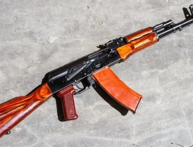 AK-74: Το αναβαθμισμένο ΑΚ-47 που άφησε εποχή (βίντεο)